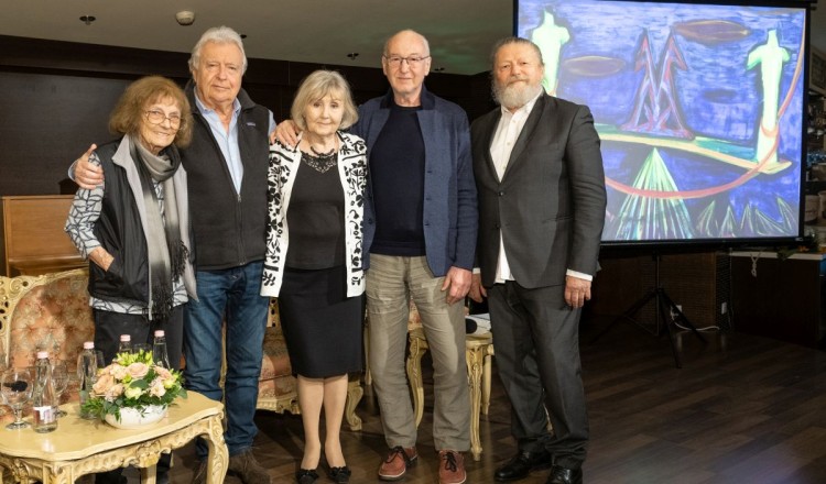 A Vígszínház legendás korszakába kalauzolta el a közönséget a “Vándorállat a libikókán” sorozat negyedik estje