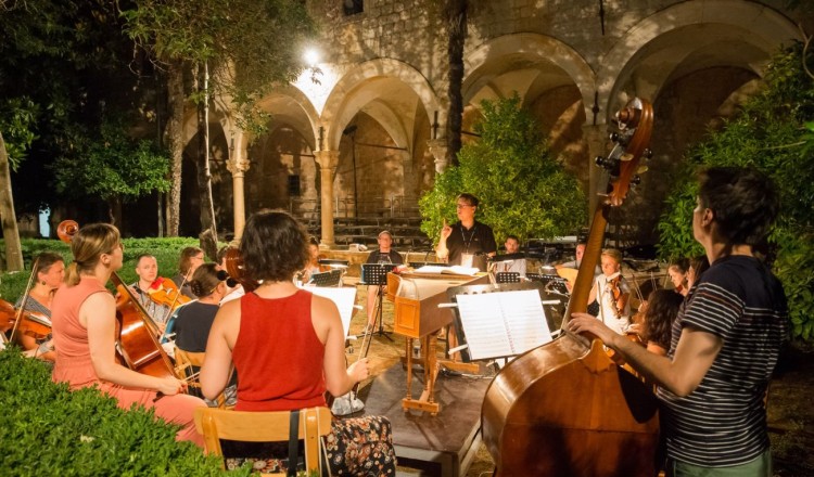 Szikora János Dubrovnikban rendez