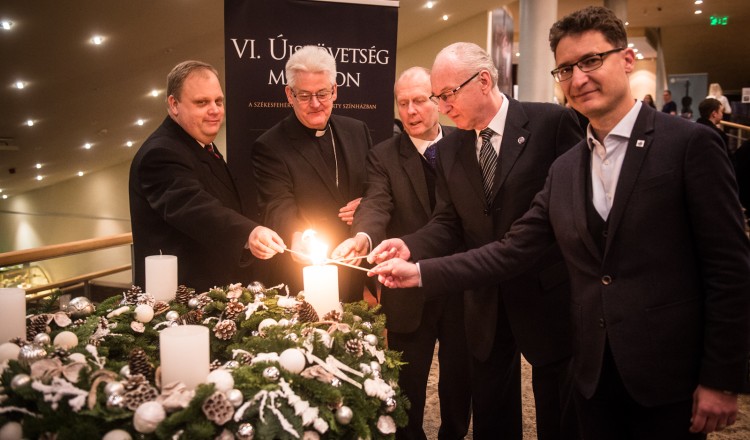 Húsz órán át olvastuk az Élet Könyvét
