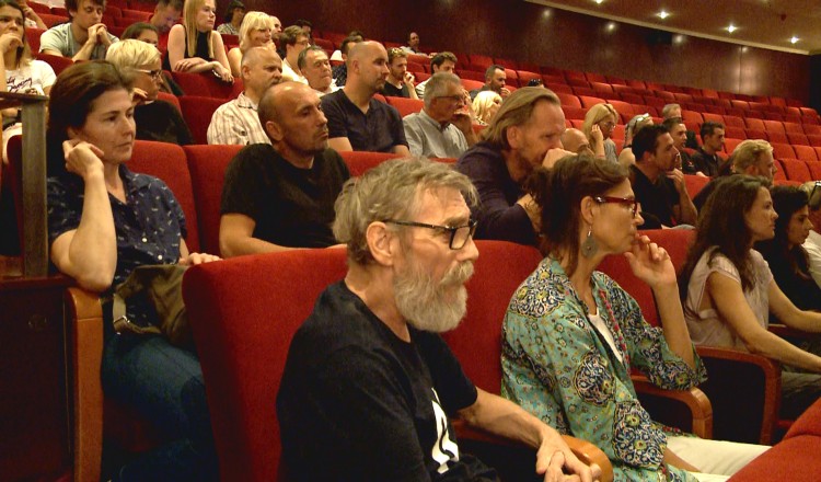 A hajó megy tovább - Évadnyitó