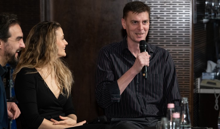 NEGYEDIK ALKALOMMAL IS TELTHÁZ ELŐTT ZAJLOTT A MŰVÉSZKIJÁRÓ