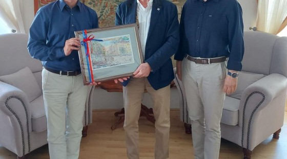 Dr. Cser-Palkovics András megköszönte Szikora János munkáját