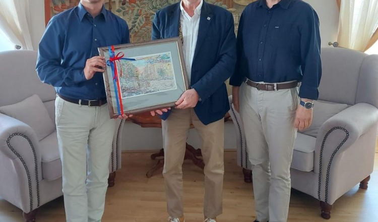 Dr. Cser-Palkovics András megköszönte Szikora János munkáját